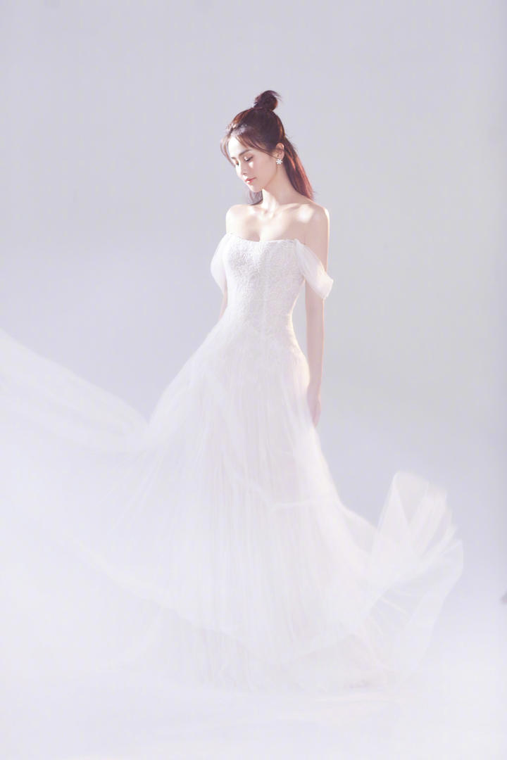 免费下载国内女明星白鹿婚纱照图片