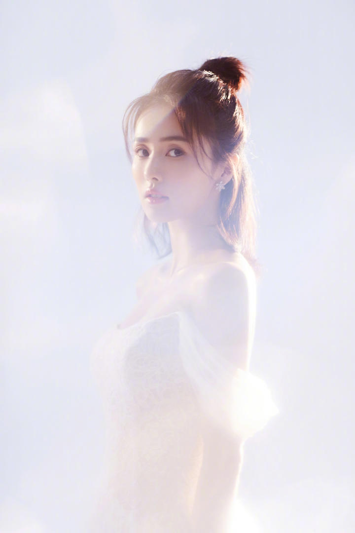 精选国内高颜值女明星白鹿婚纱照写真图片