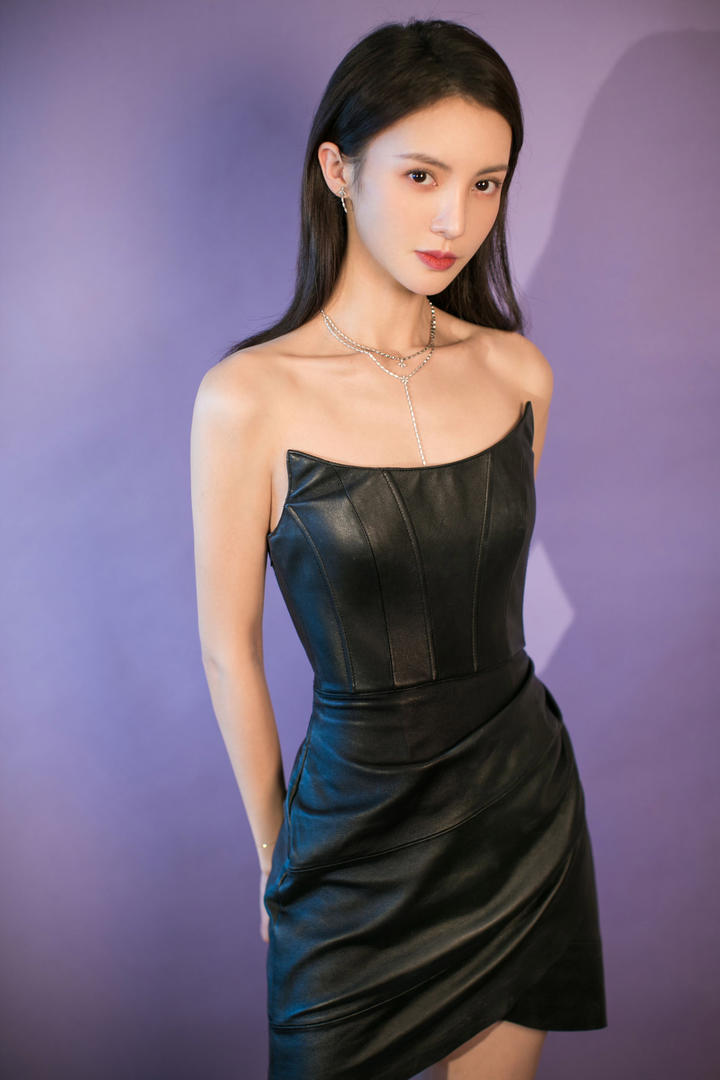超高颜值的国产女明星金晨性感写真壁纸图片下载