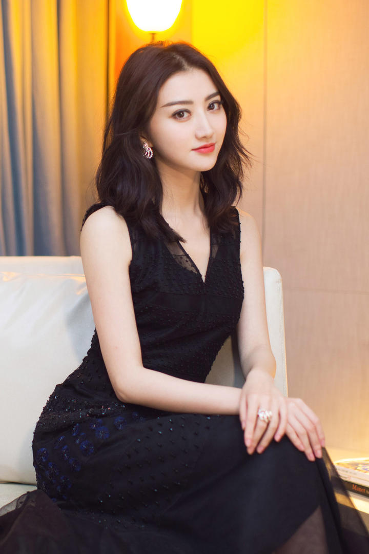 优雅成熟的内地美女明星景甜写真图片