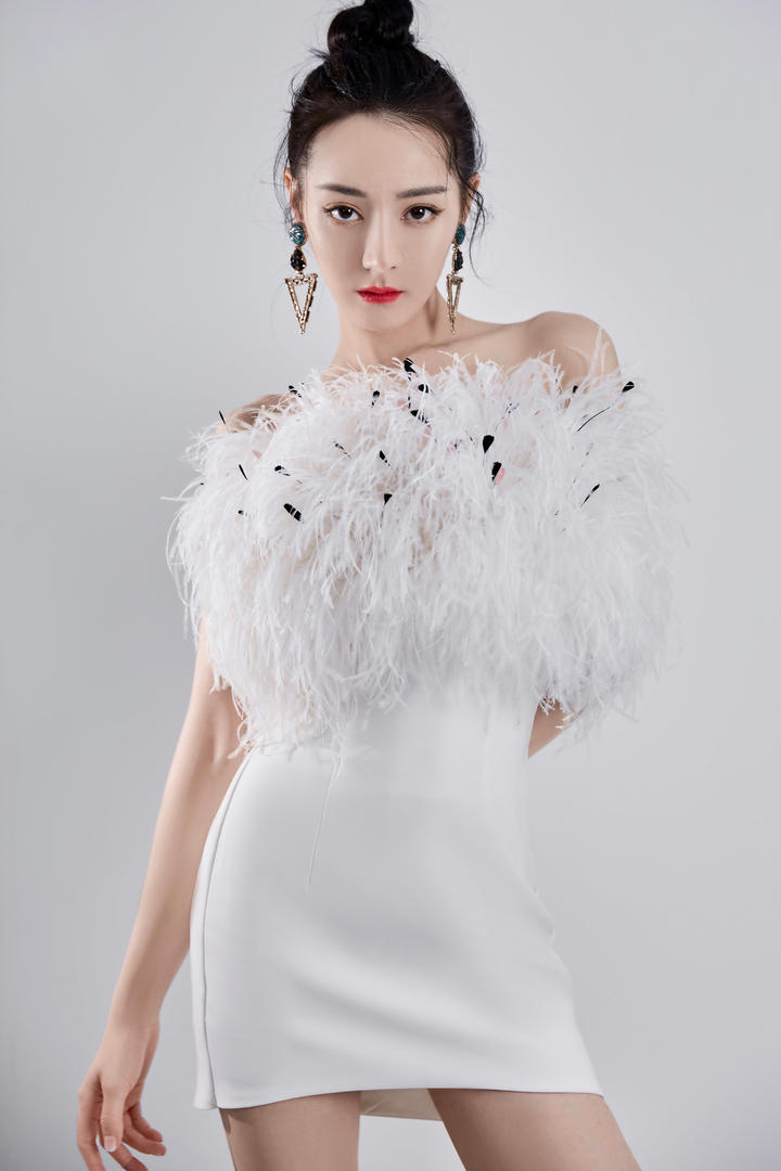 中国美女明星迪丽热巴高清专业壁纸图片大全