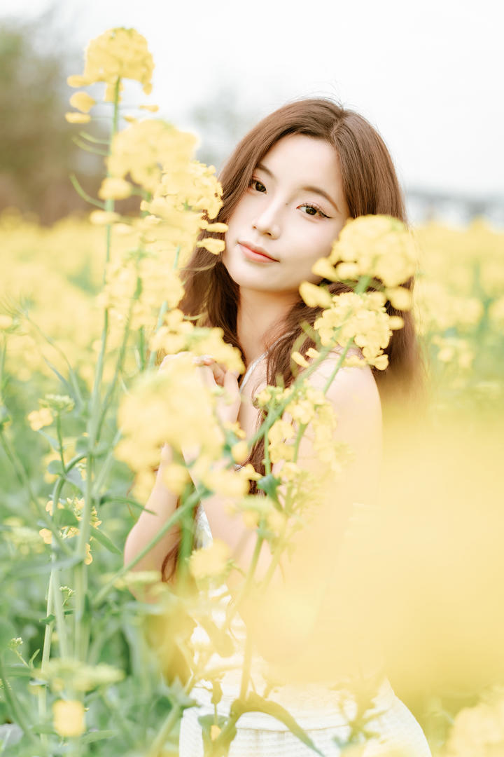 清纯艺校女大学生艺术照写真图片