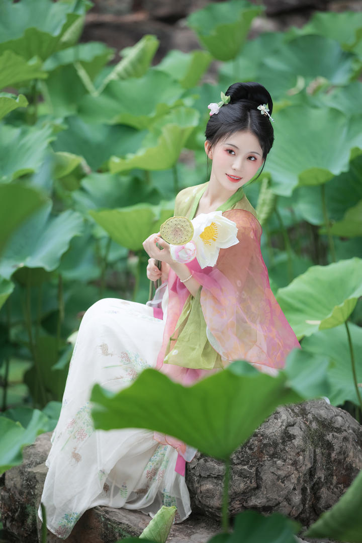 推特女神国模古装艺术写真照
