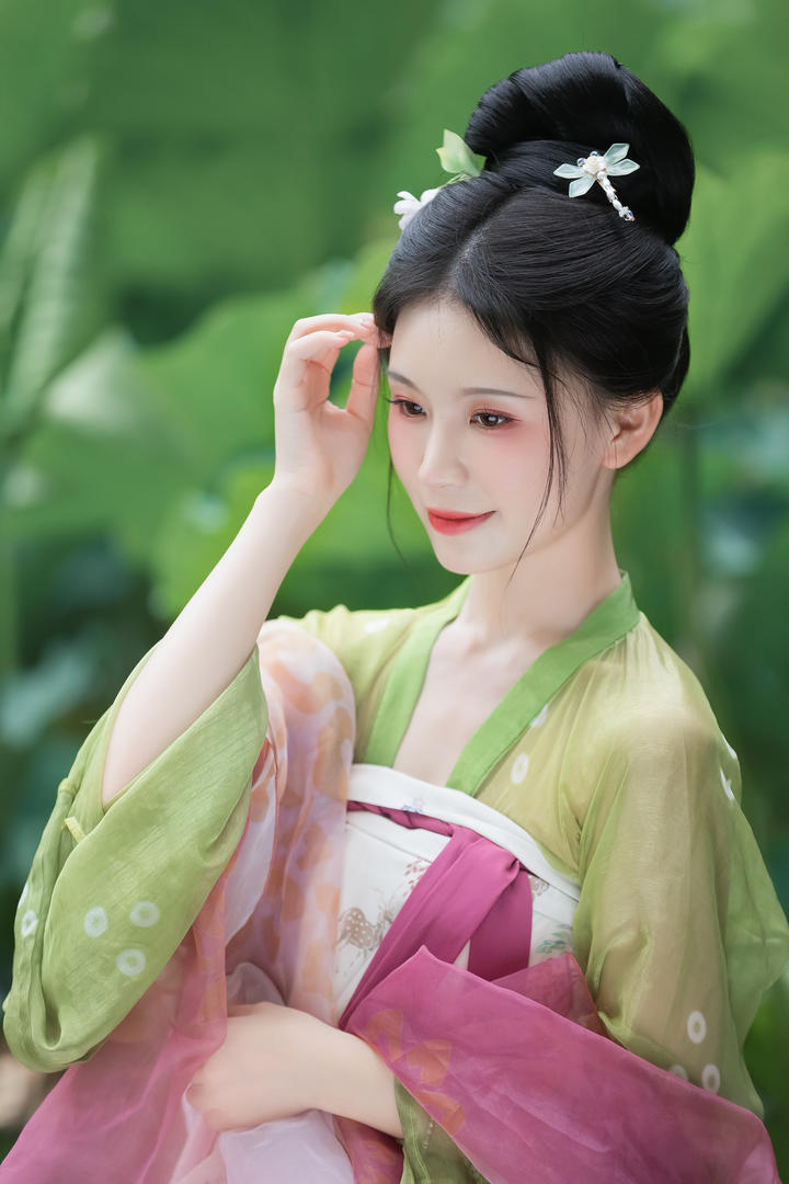 极品网红女神古装艺术写真照片