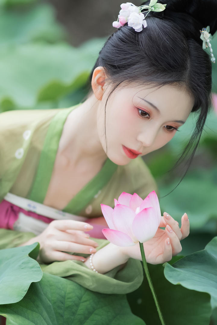 推特网红女神美女古装艺术照图片