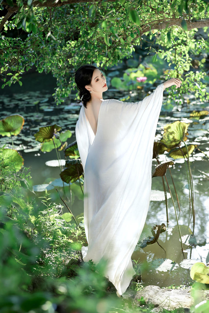 优雅气质美女高清壁纸
