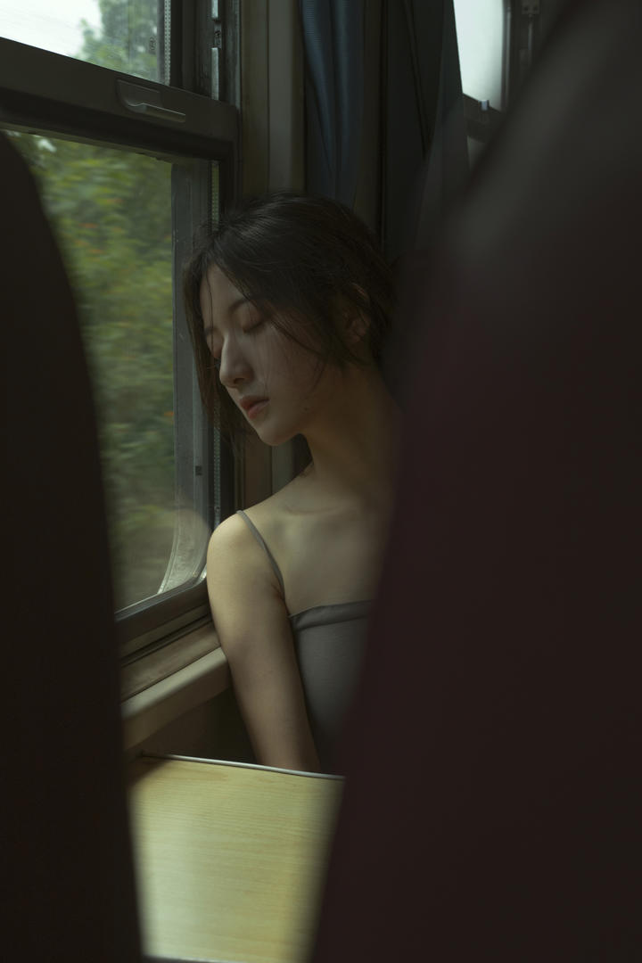 忧郁气质美女图片集