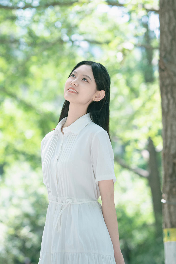 清纯养眼校花艺术照