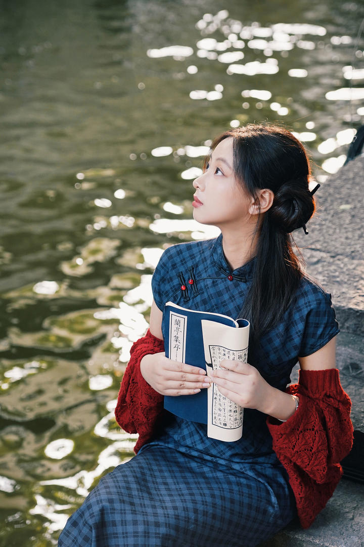 甜美气质美女复古写真