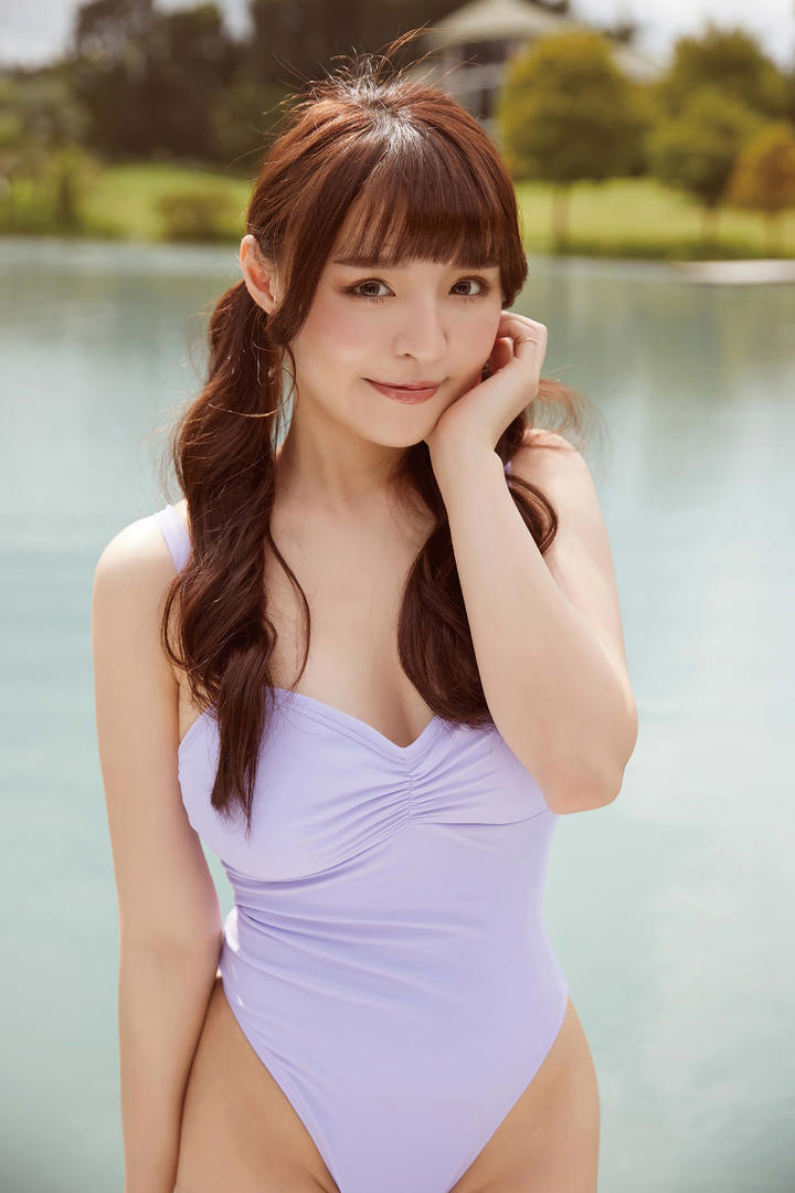 湖畔美女清凉一夏性感瞬间