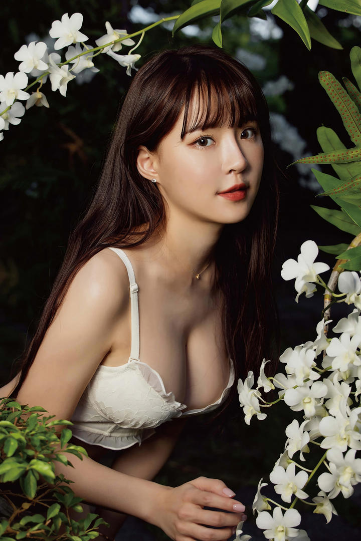 花丛间白蕾丝清新唯美写真