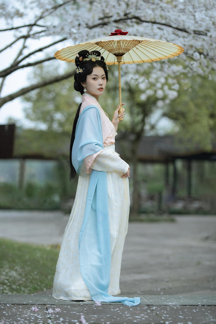 绝世美颜古装美女图片