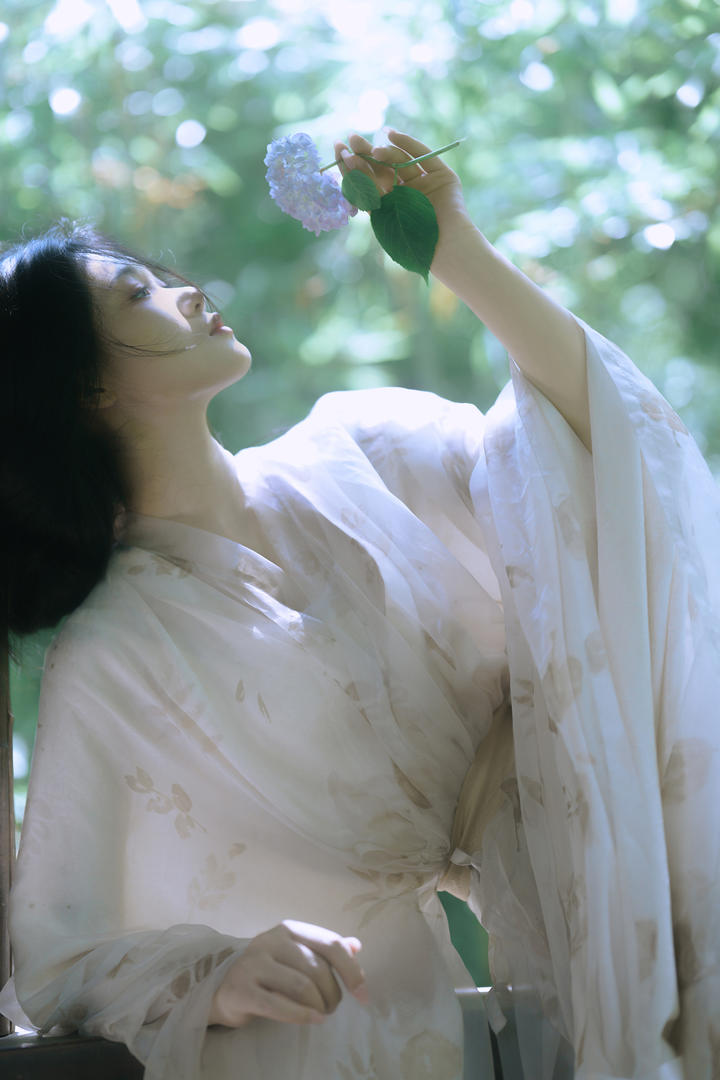 白衣古装美女图片