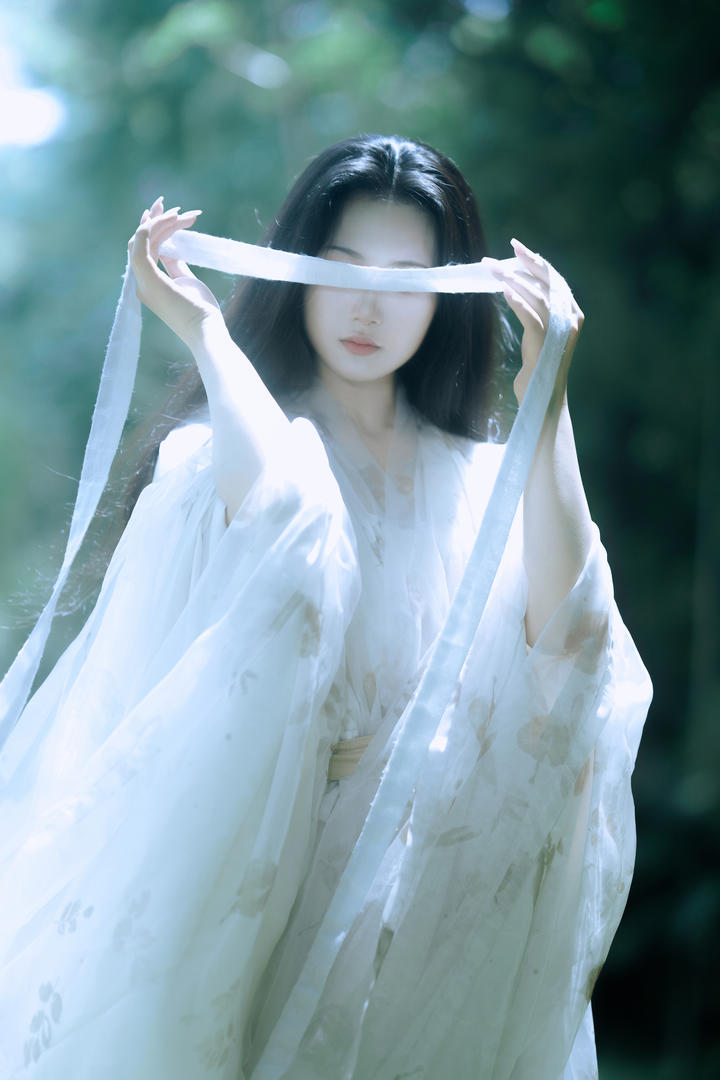 白衣古装美女艺术照