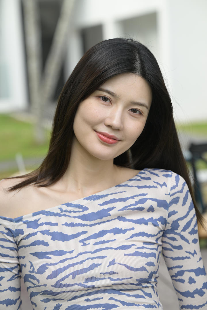 街拍美丽瑜伽裤美女图片