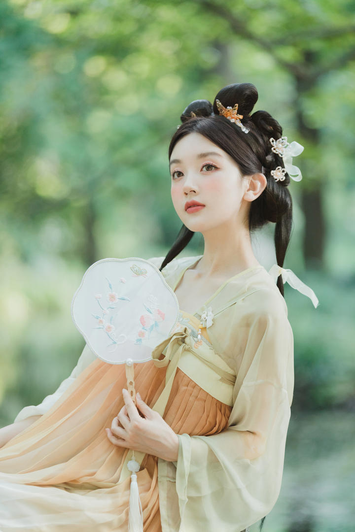 高颜值古风美女博主艺术照欣赏