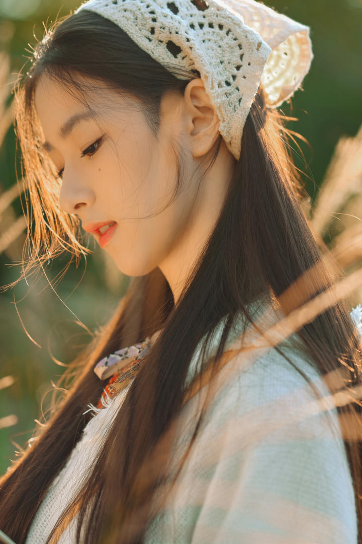 漂亮采茶女侧脸图片