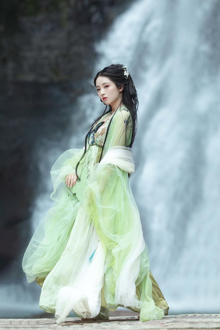 气质古装美女高清图片