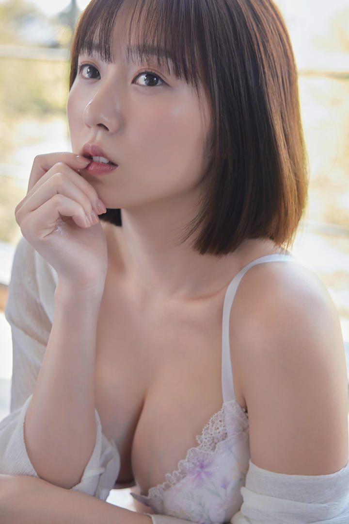 亚洲大胸嫩模特写图片