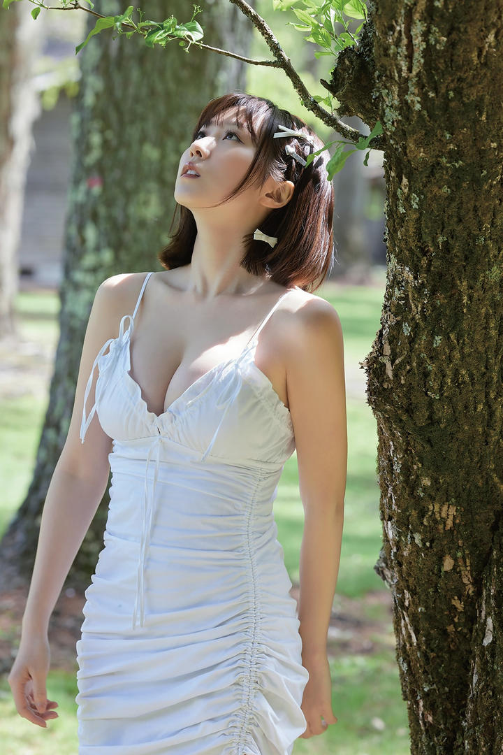 尤果网美女户外摄影图片
