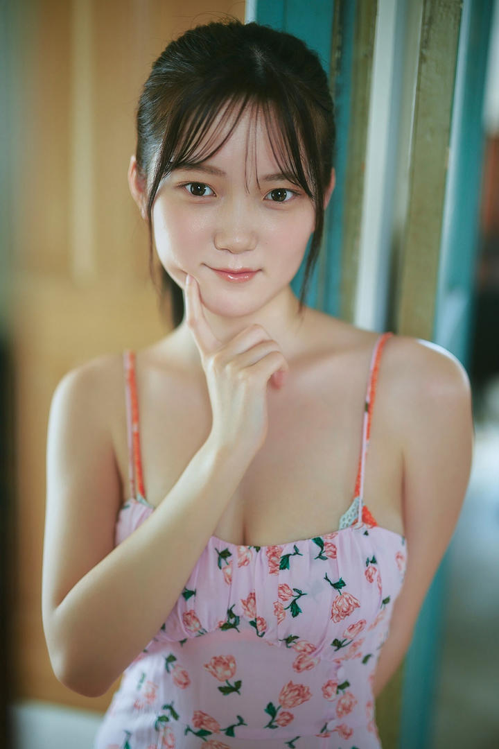 日本年轻巨乳美女图片