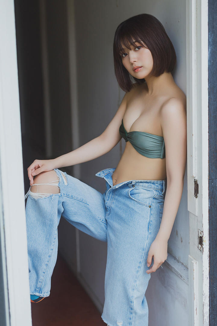 短发发型女穿牛仔裤
