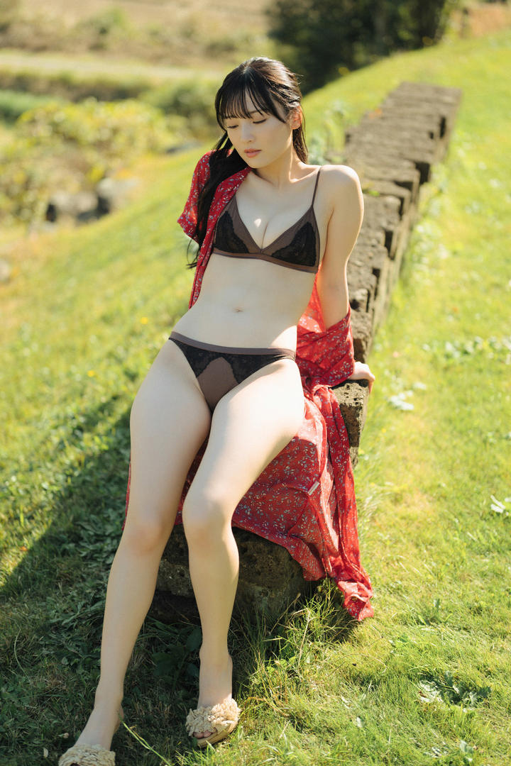 顶级国产亚洲日产美女内衣户外写真图片