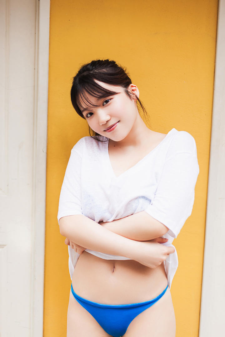 日本在线美女脱衣服