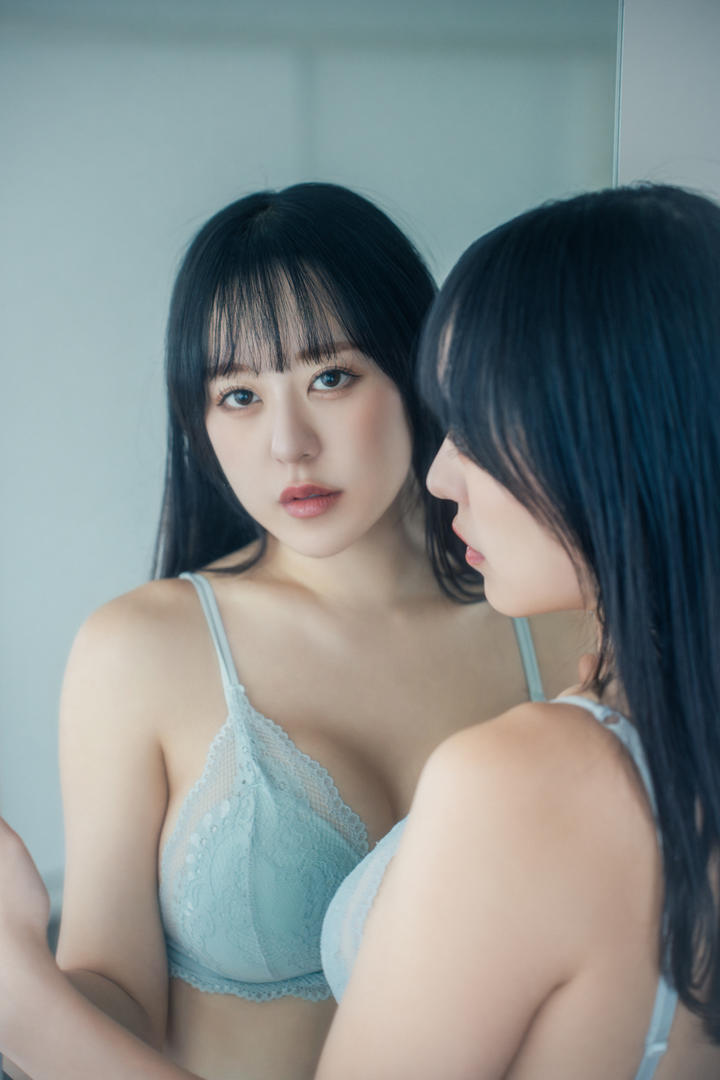 微胖丰满美女照镜子图片