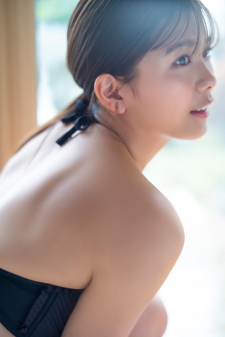 日本香肩美女图片