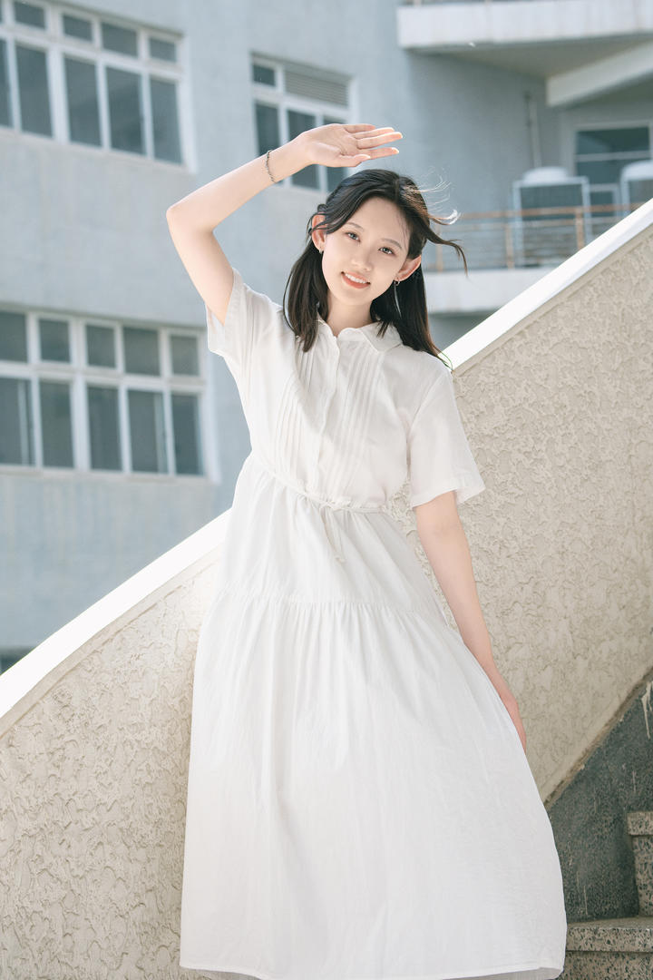 清纯美女校花白色长裙写真