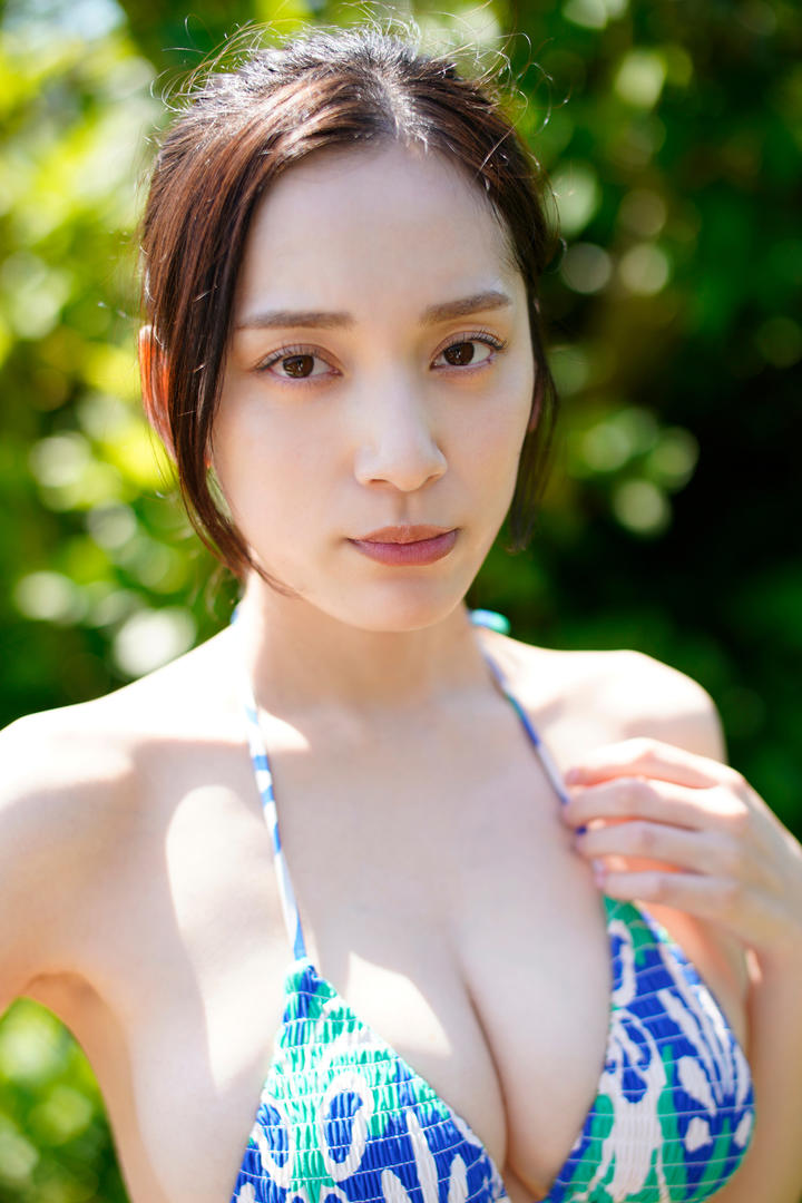 日本比基尼泳装美女大图