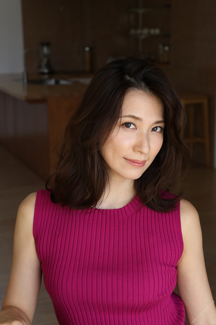 日本成熟韵味美女图片