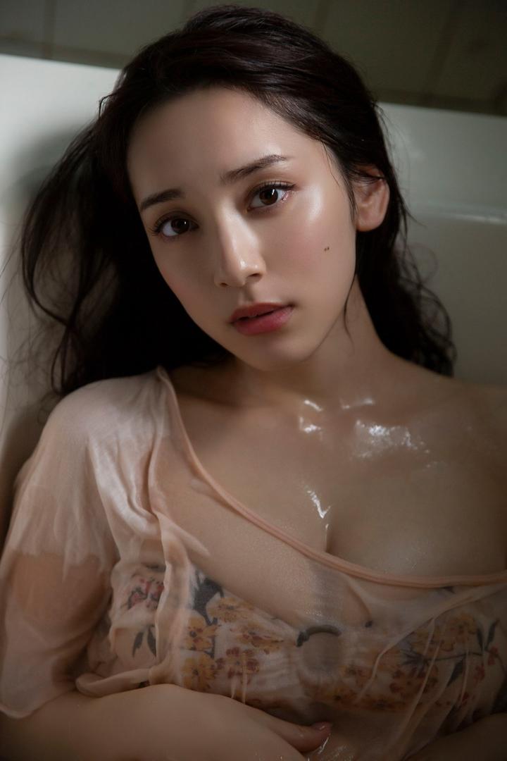 日本销魂美女洗澡图片