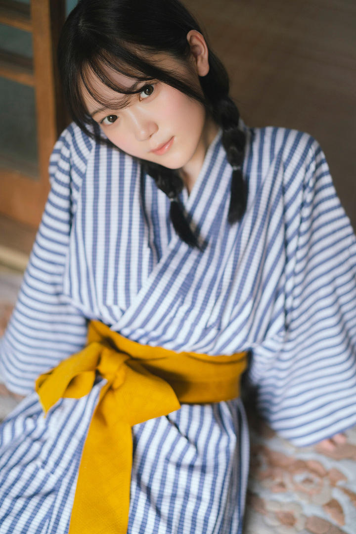 高清睡衣美女写真