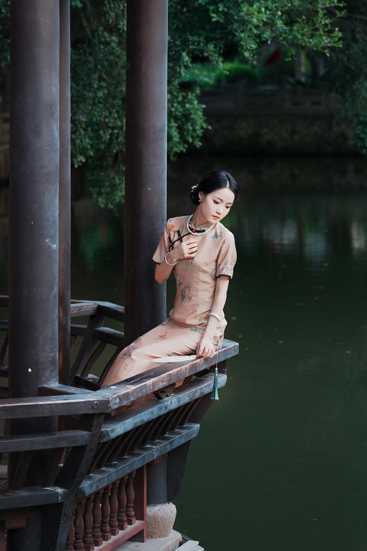 中国旗袍美女优雅写真