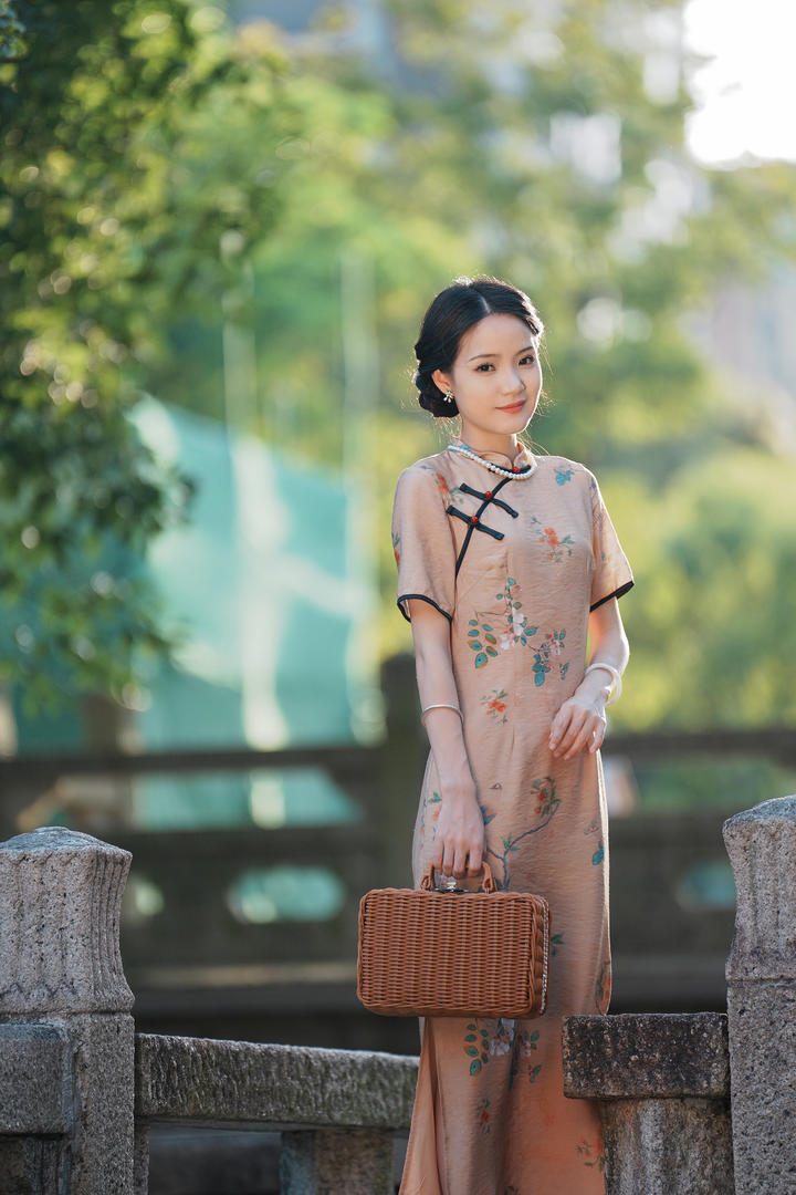 优雅旗袍美女摄影图片