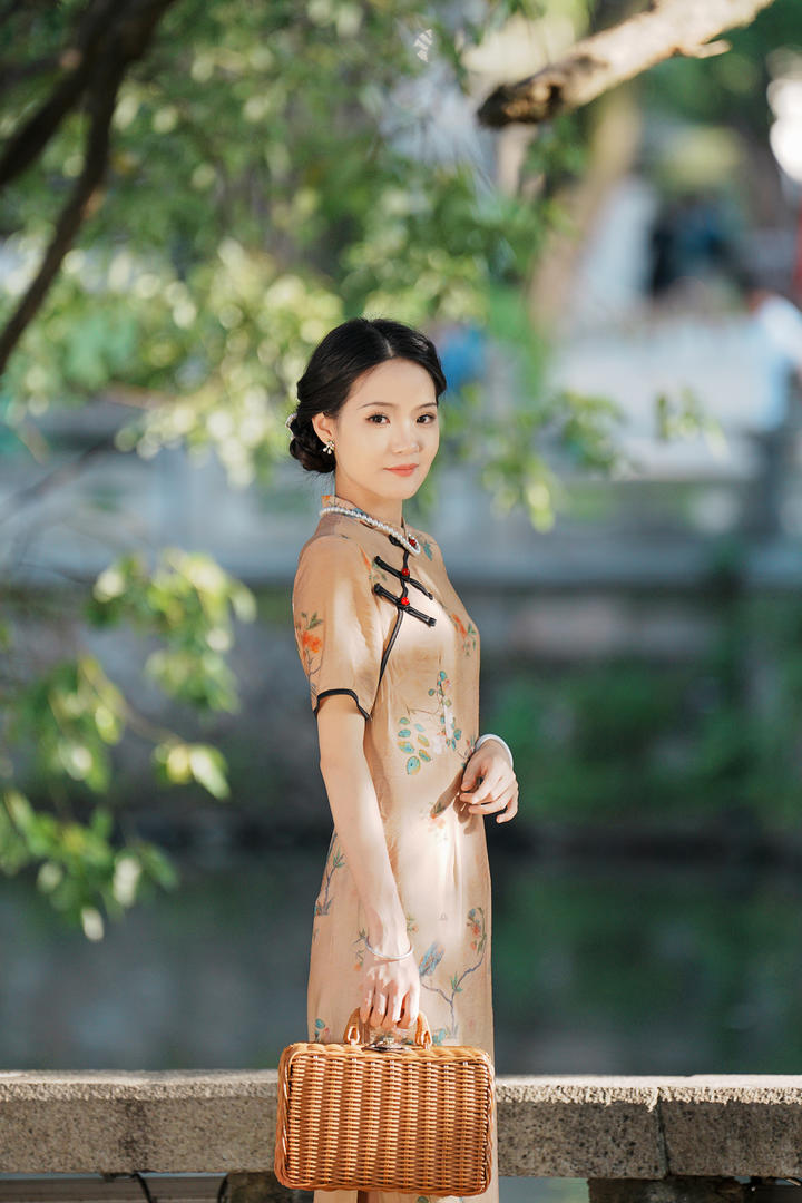 国产旗袍美女唯美艺术照