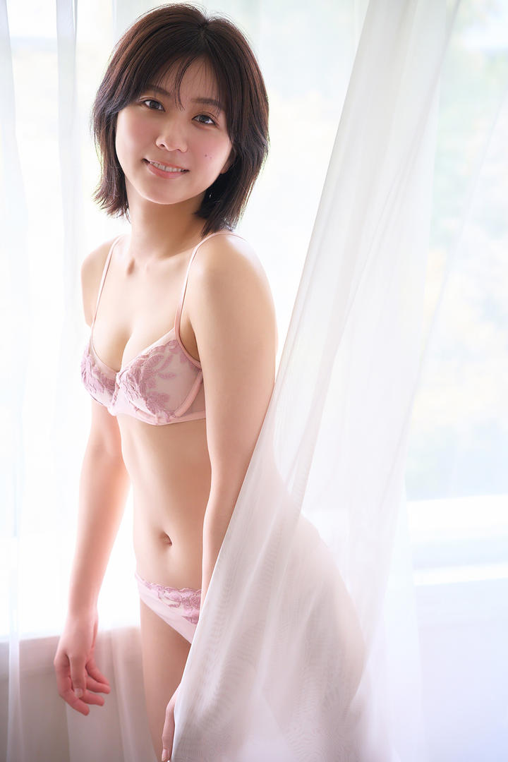 日韩美女短发图片