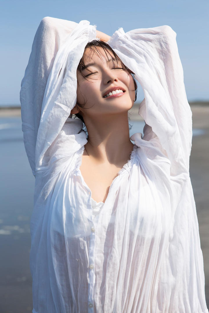 纯欲少女海边旅拍