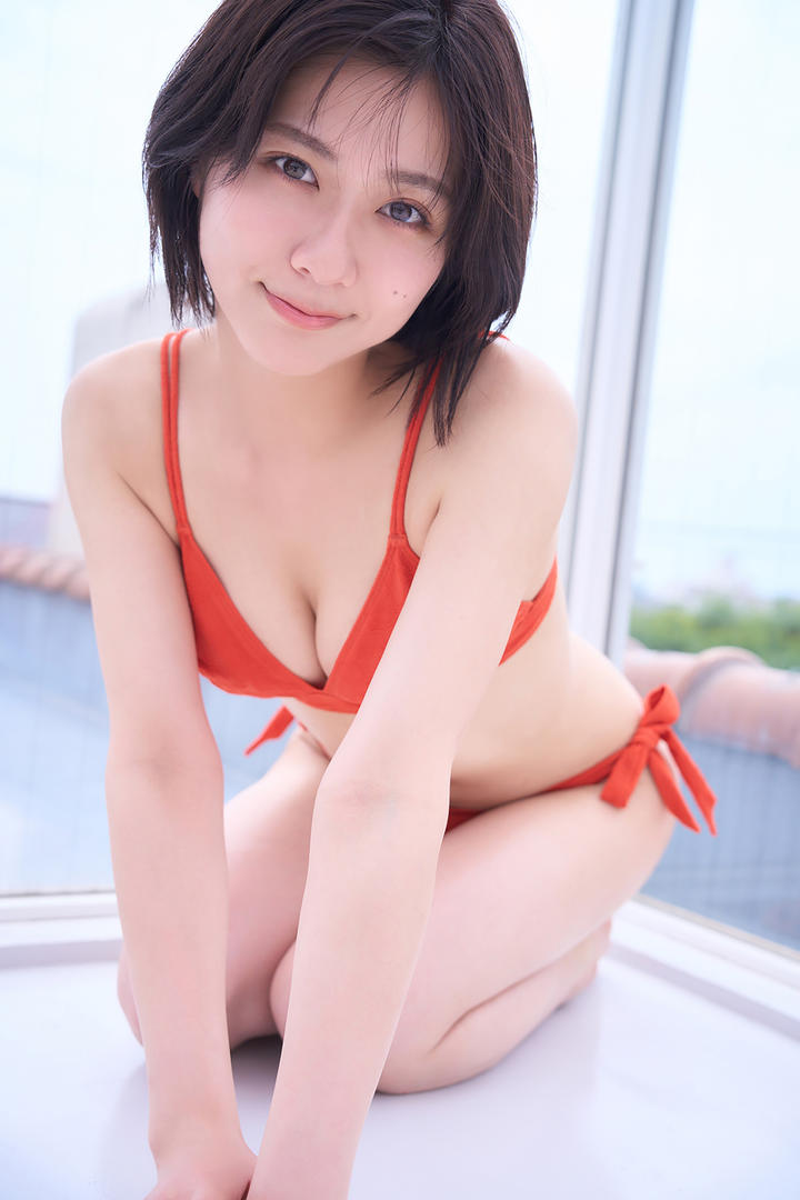 4K泳装美女壁纸下载